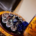 unique-portable-mini-bar-idea-with-globe-design