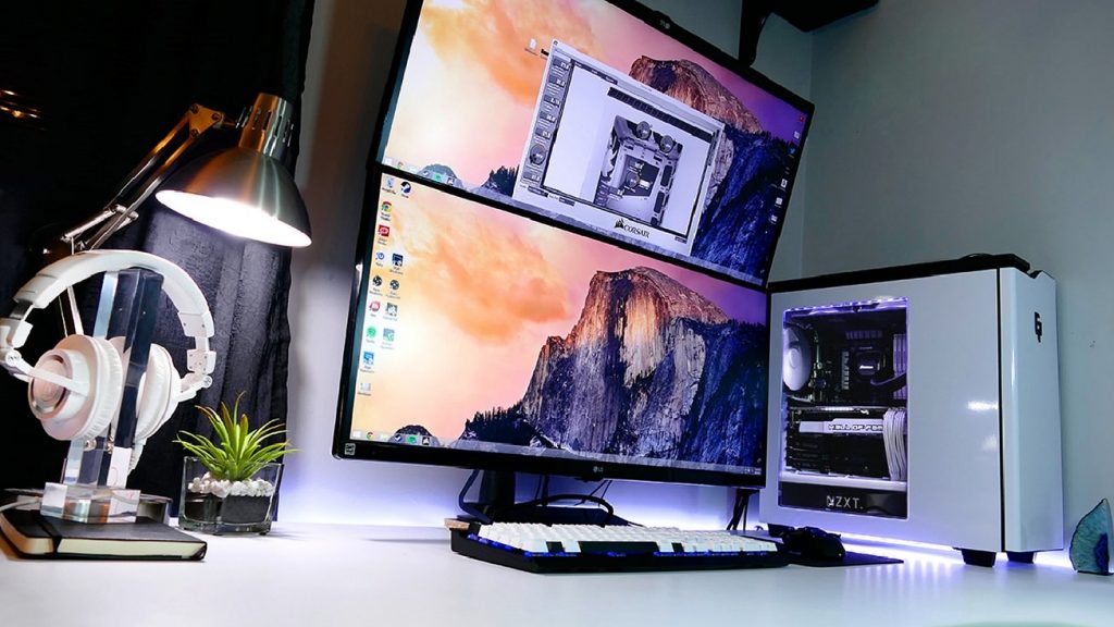 clean and minimalist PC battlestation